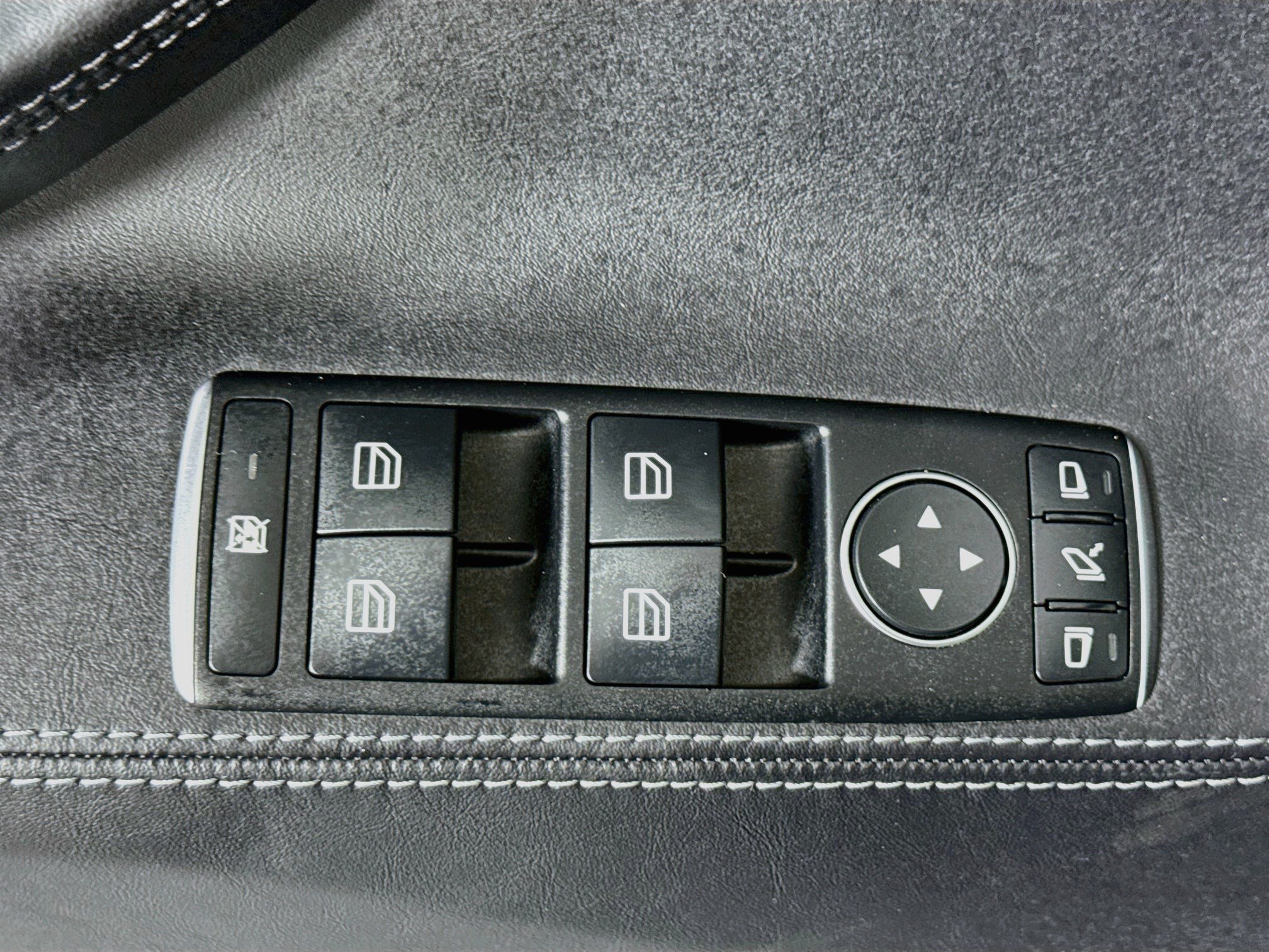 Used 2020 Tesla Model S Long Range AWD/4WD image 23