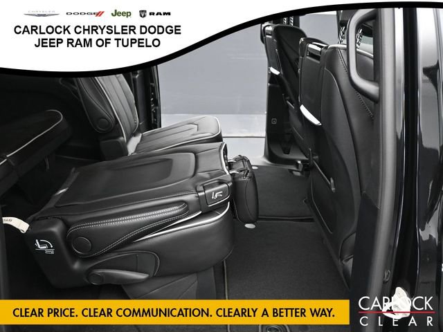 New 2026 Chrysler Pacifica Limited w/ Uconnect Theater Family Group image 16