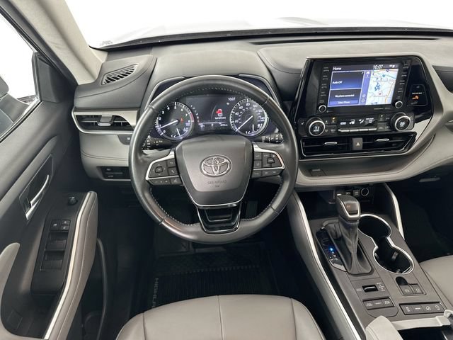 Used 2020 Toyota Highlander XLE AWD/4WD image 11