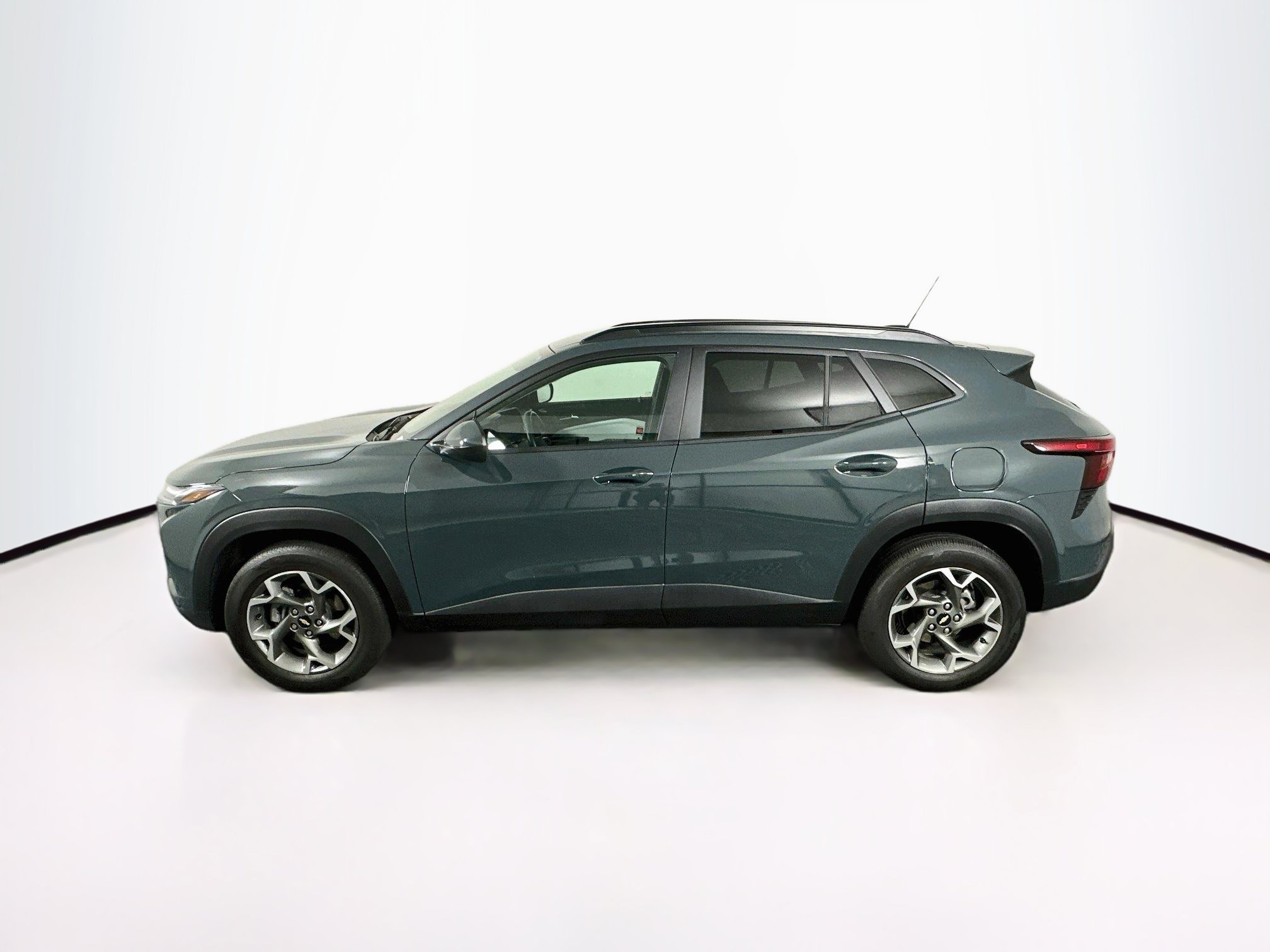 Used 2026 Chevrolet Trax LT w/ Driver Confidence Package FWD image 4
