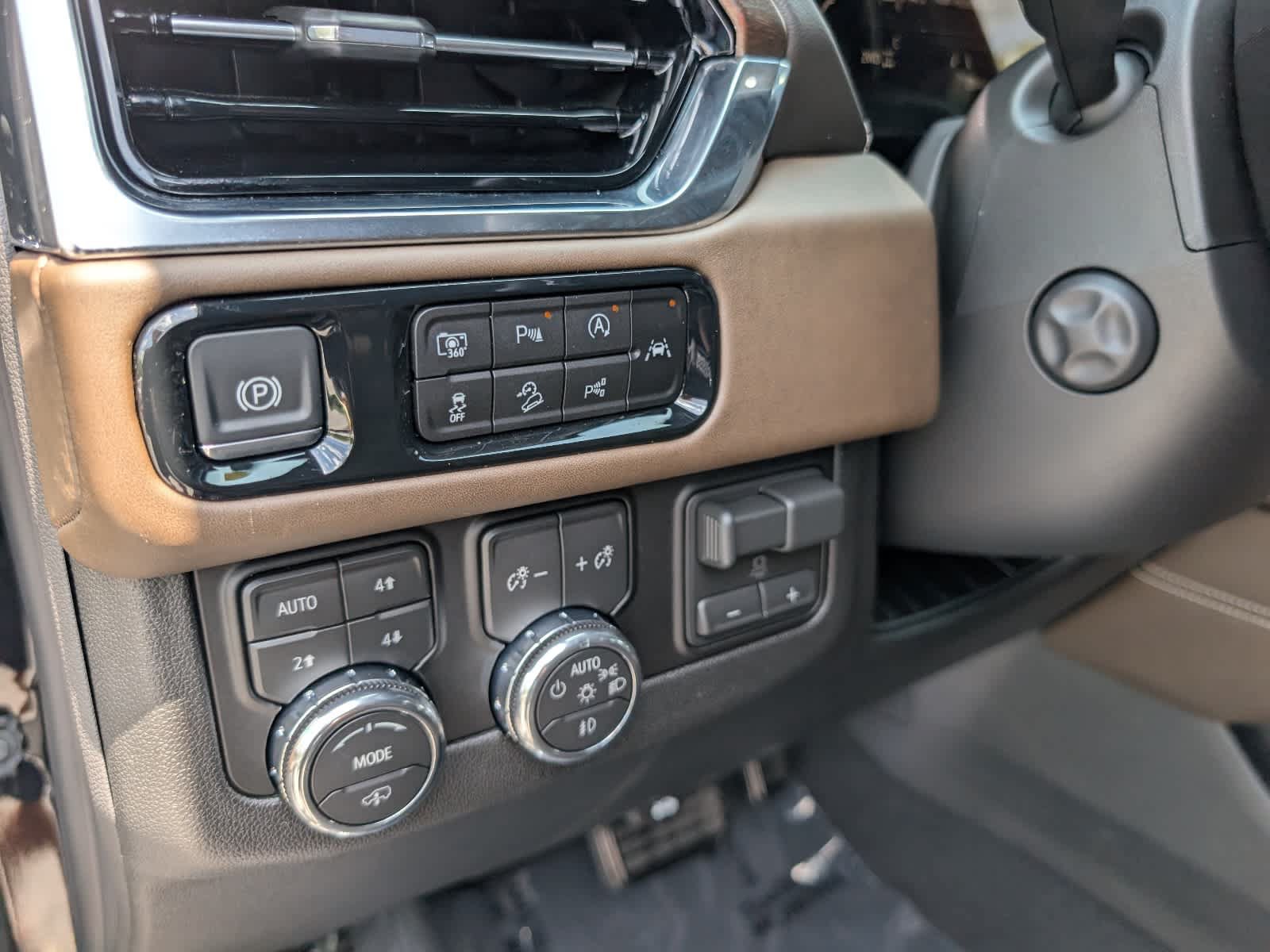 Certified 2026 GMC Yukon XL Denali Ultimate AWD/4WD image 26