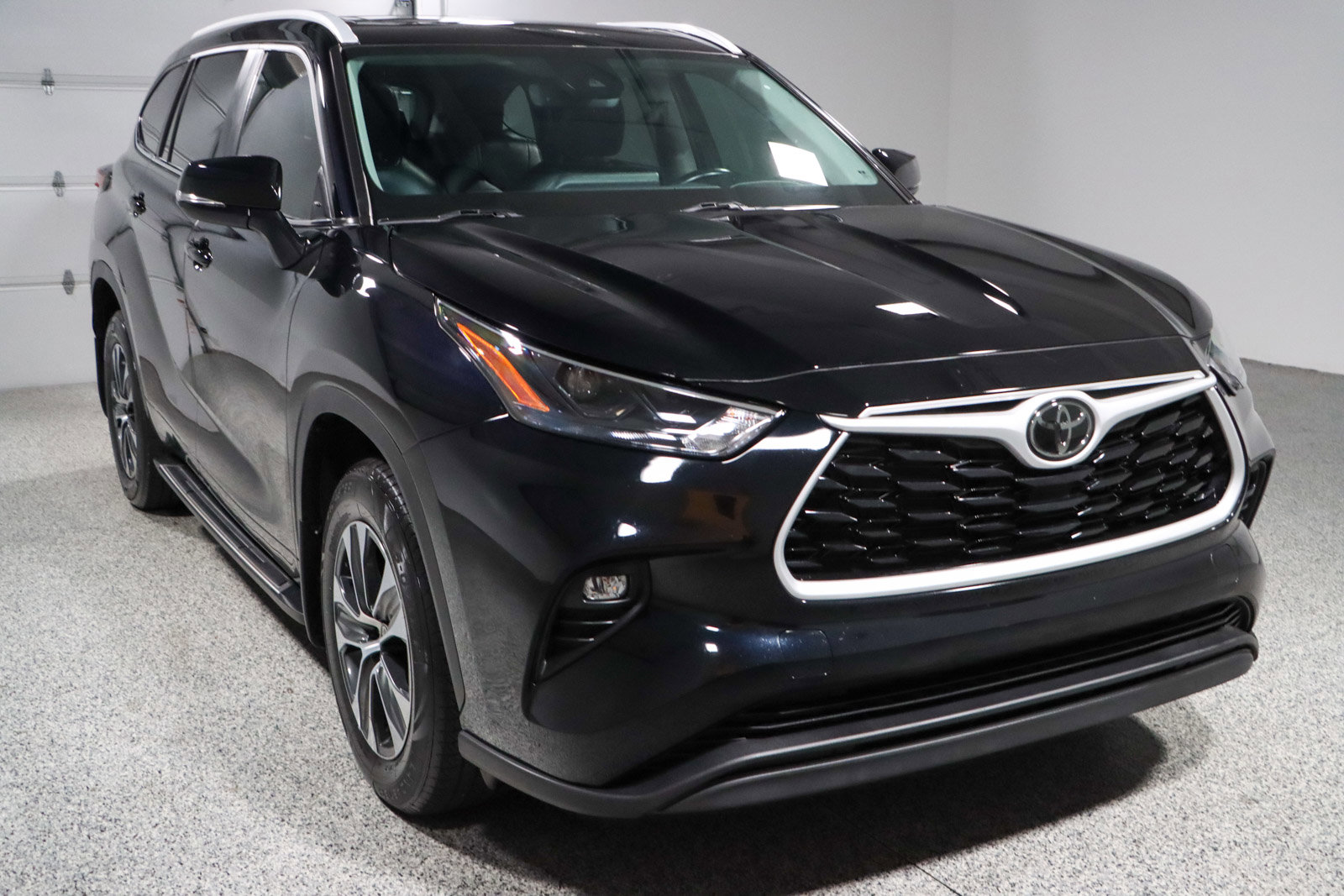 Used 2024 Toyota Highlander XLE image 5