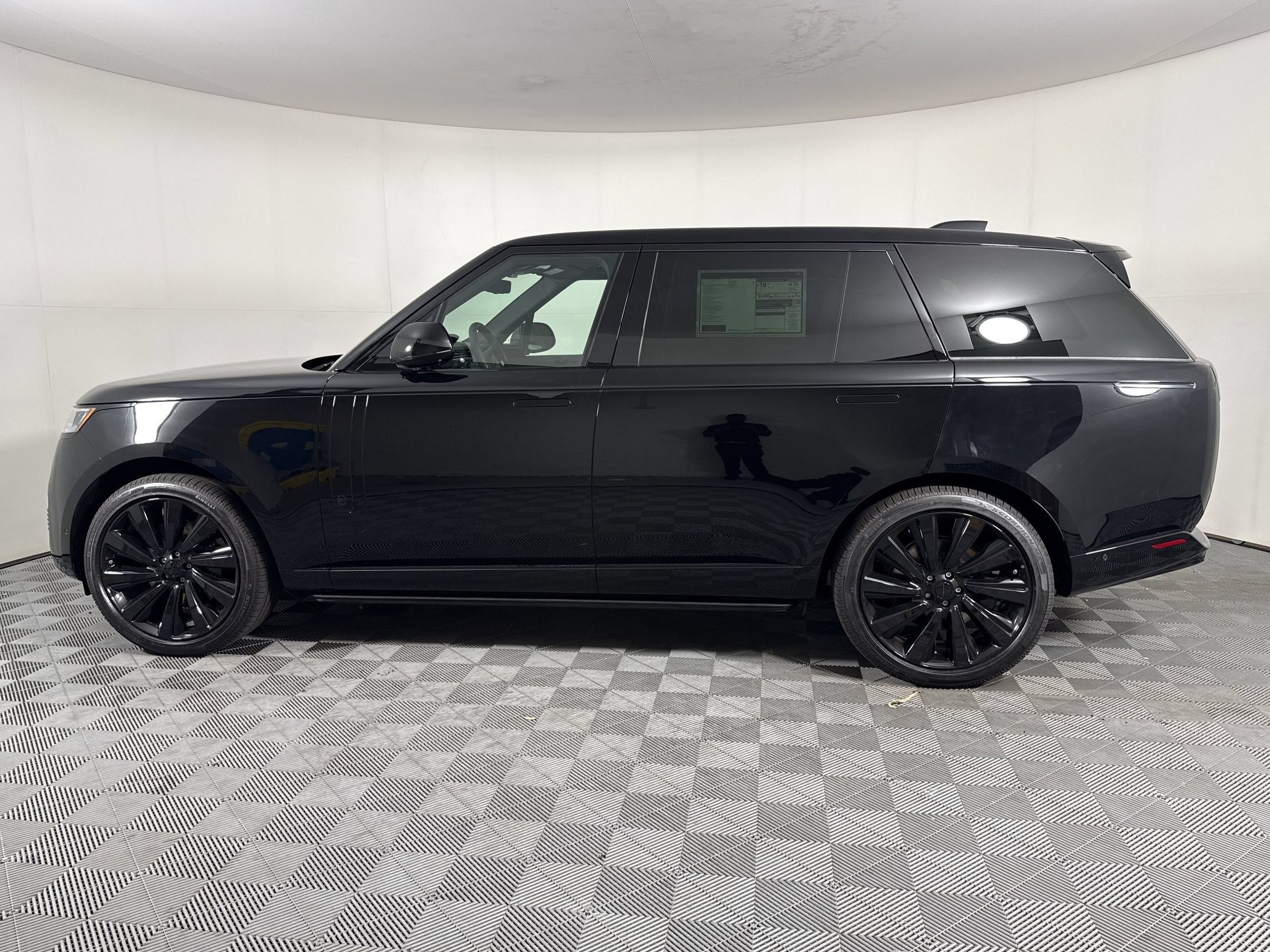 New 2026 Land Rover Range Rover Long Wheel Base SV AWD/4WD image 2