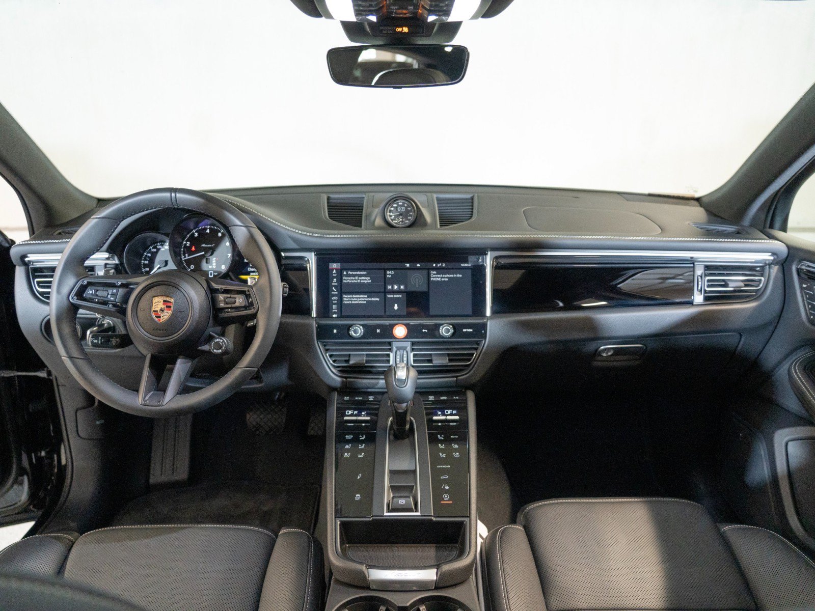 Certified 2025 Porsche Macan Turbo AWD/4WD image 25