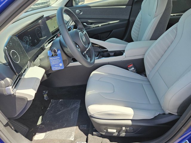 New 2026 Hyundai Elantra Limited FWD image 4