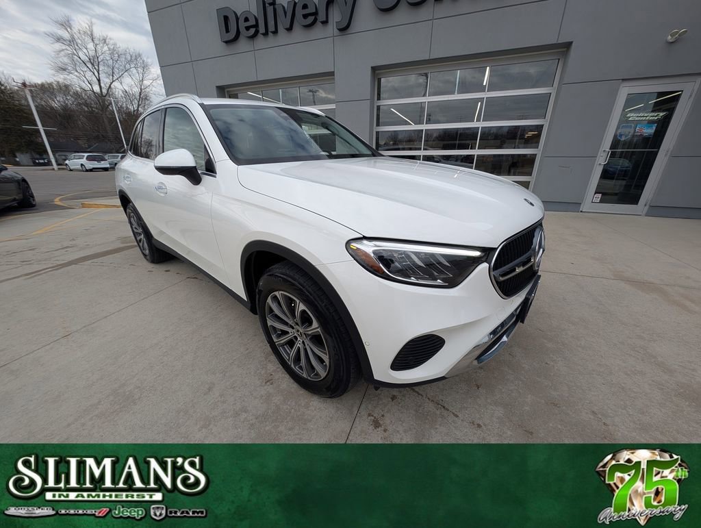 Used 2023 Mercedes-Benz GLC 300 4MATIC image 1
