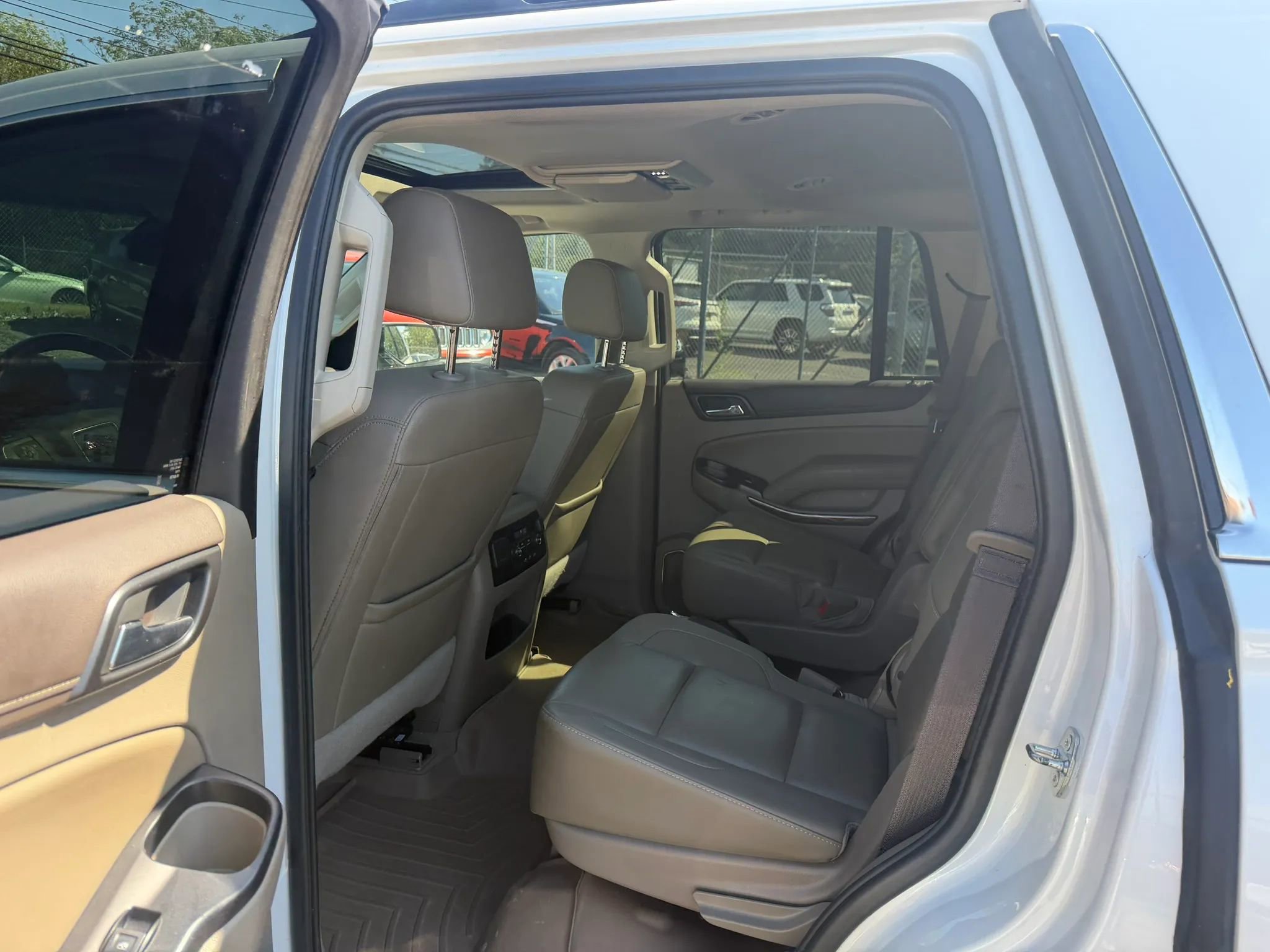 Used 2019 GMC Yukon SLT w/ Open Road Package AWD/4WD image 27