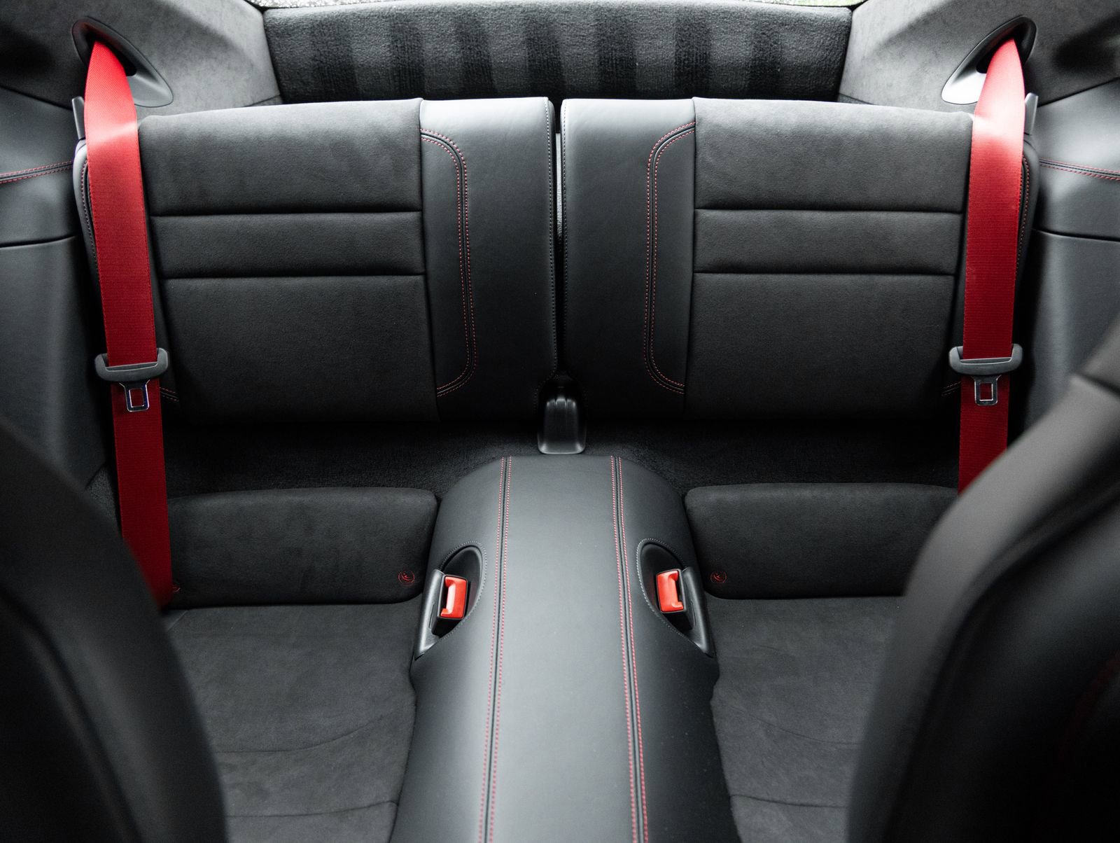 Certified 2025 Porsche 911 Carrera GTS RWD image 31