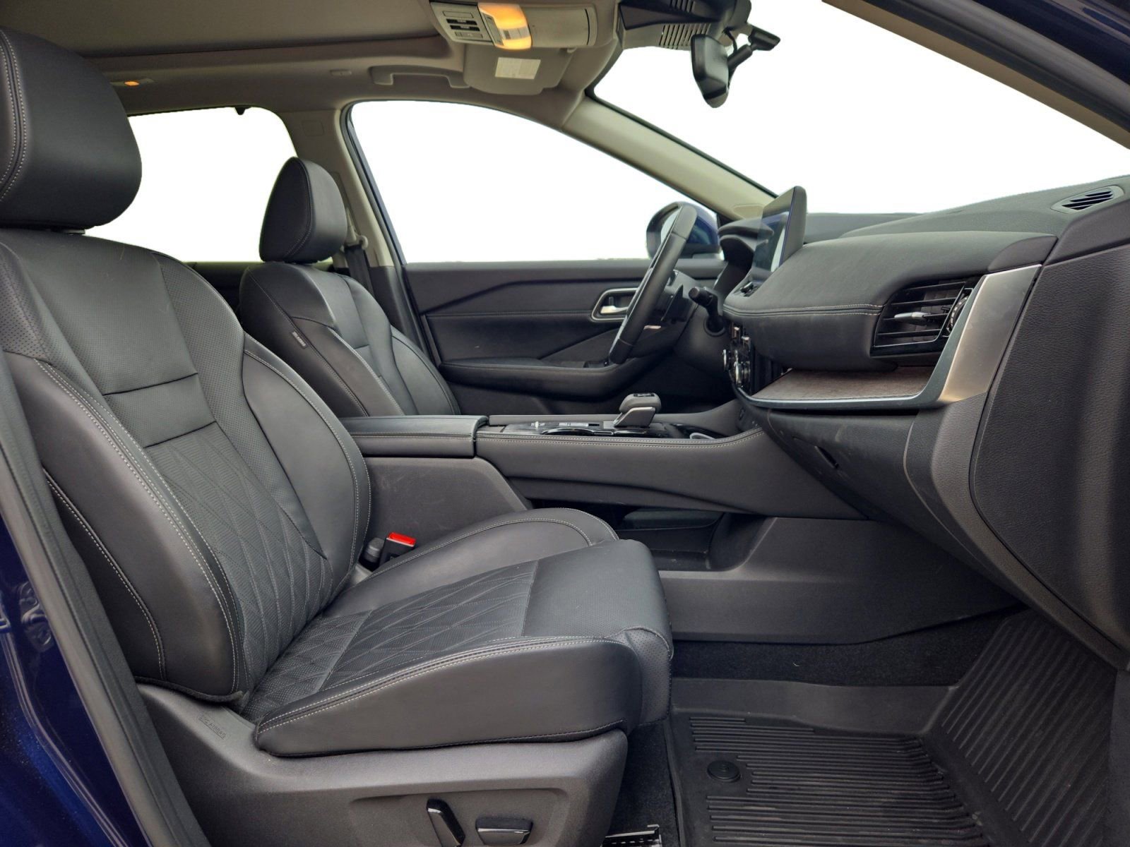 Used 2024 Nissan Rogue Platinum w/ Platinum Premium Package image 15