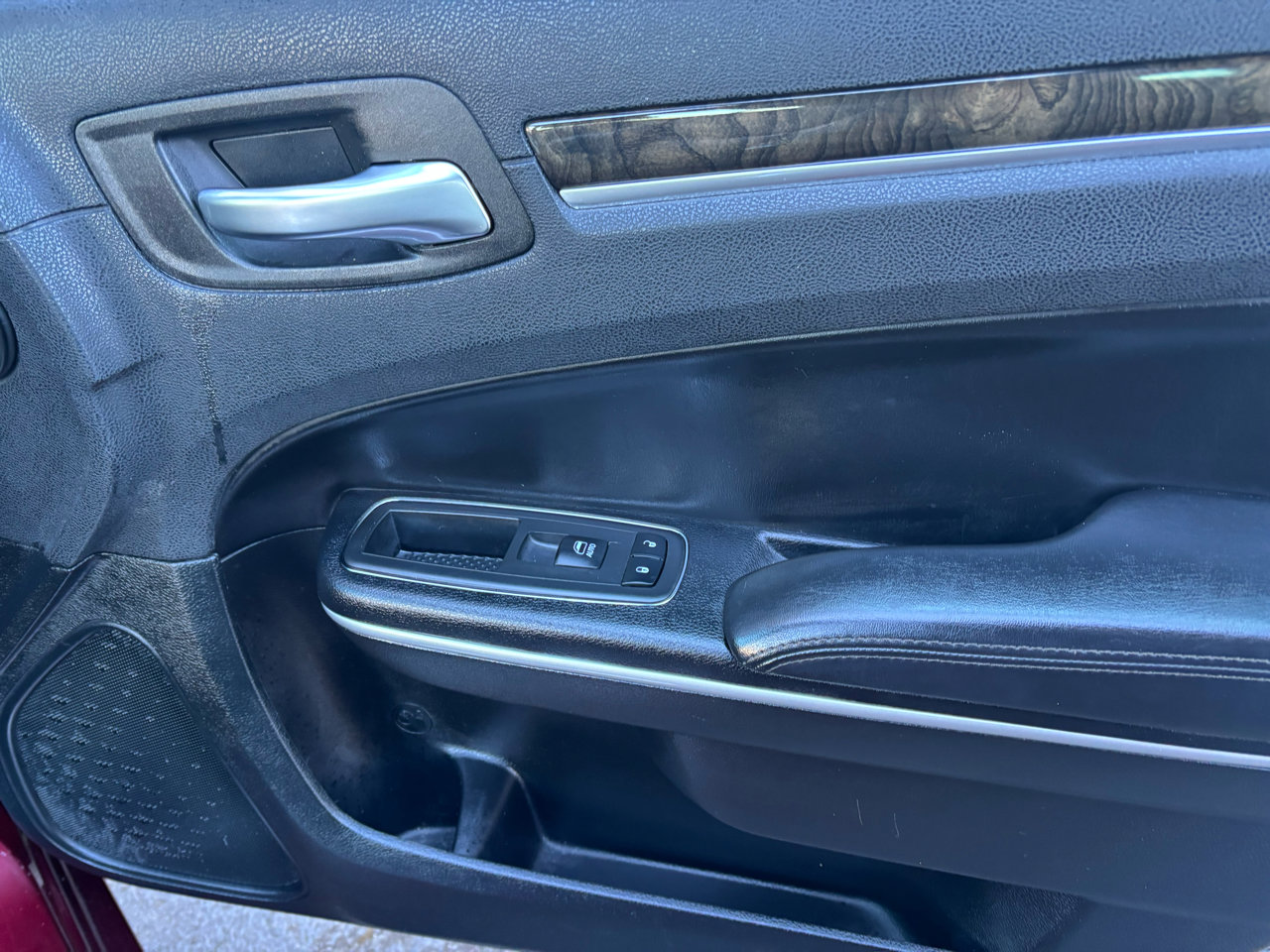 Used 2019 Chrysler 300 Limited image 25