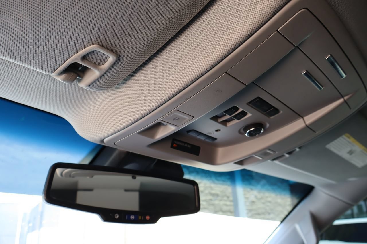 Used 2019 Chevrolet Suburban Premier AWD/4WD image 31