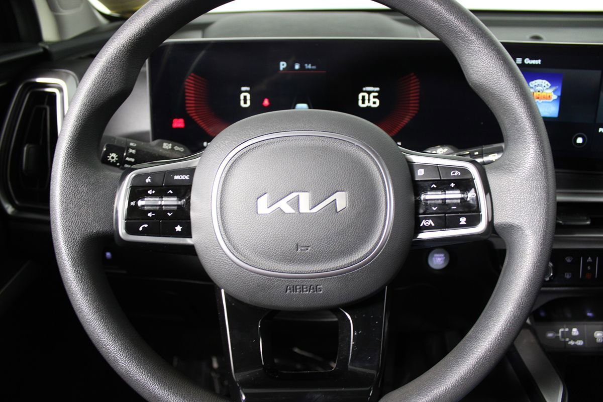 Used 2025 Kia Sorento LX image 11