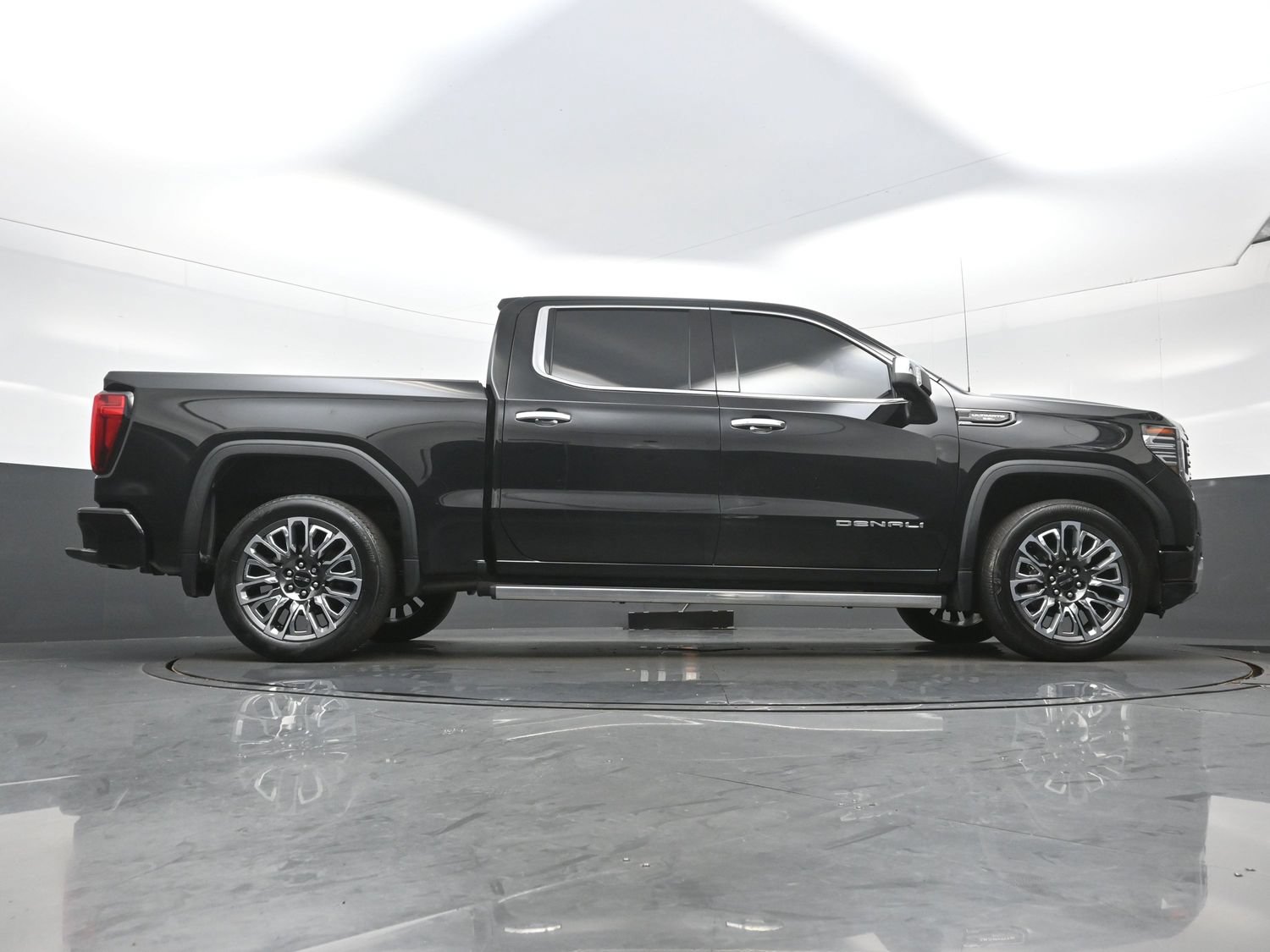 Used 2023 GMC Sierra 1500 Denali Ultimate AWD/4WD image 36