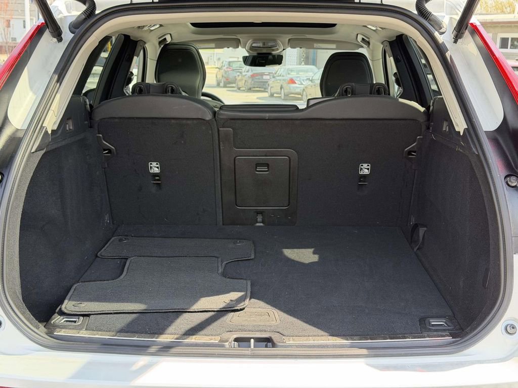 Used 2024 Volvo XC60 B5 Plus w/ Climate Package image 14
