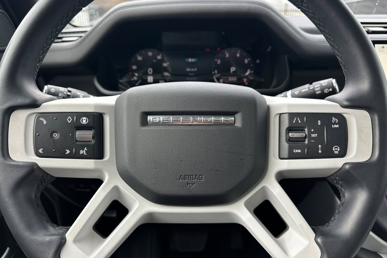 Used 2025 Land Rover Defender 110 S image 18