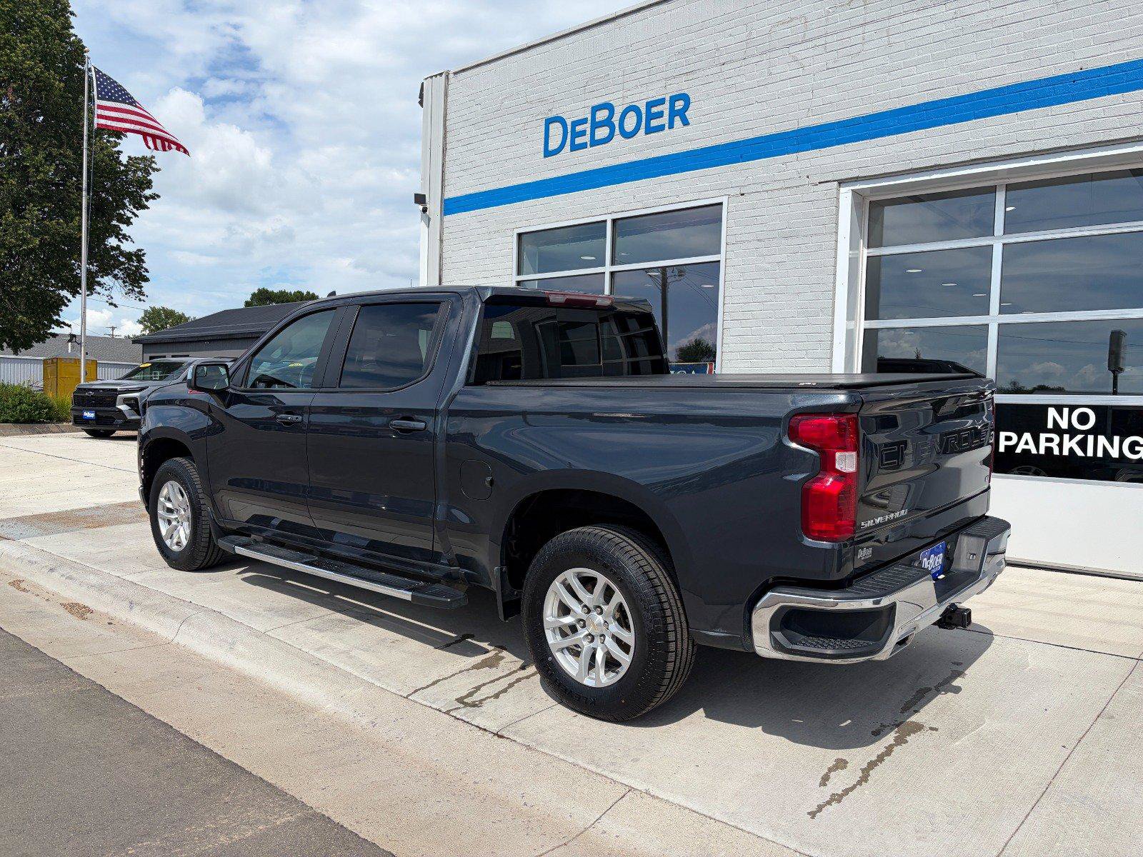 Used 2021 Chevrolet Silverado 1500 LT w/ Z71 Off-Road Package AWD/4WD image 3
