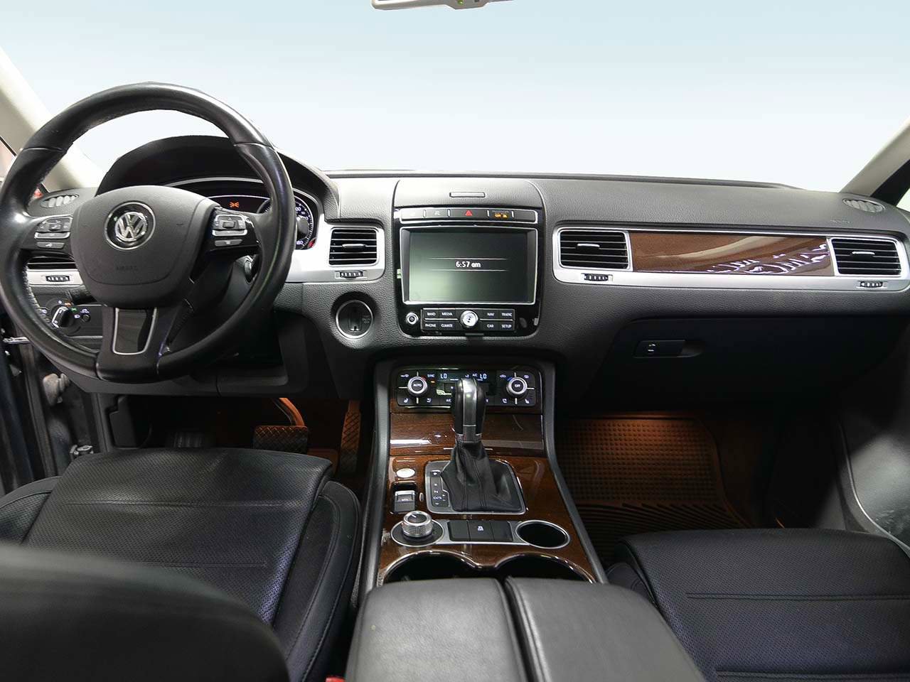 Used 2016 Volkswagen Touareg Sport image 13