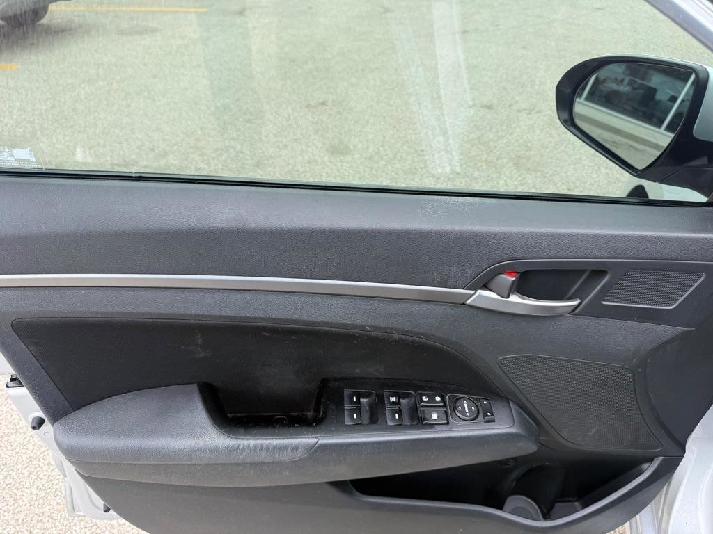 Used 2018 Hyundai Elantra SEL w/ Cargo Package FWD image 9