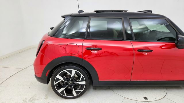 Used 2025 MINI Cooper 4-Door Hardtop image 7
