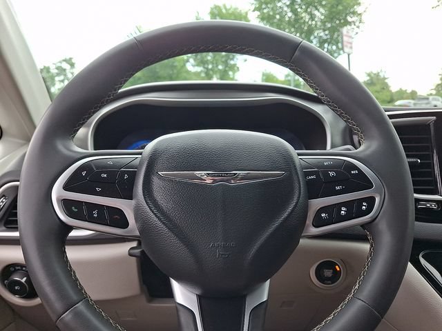 Used 2024 Chrysler Pacifica Touring-L FWD image 19