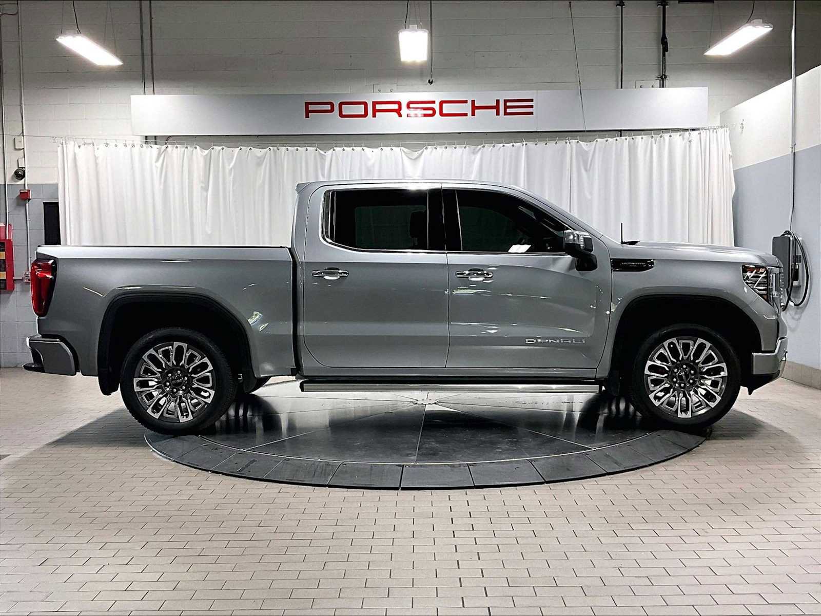 Used 2024 GMC Sierra 1500 Denali Ultimate AWD/4WD image 10
