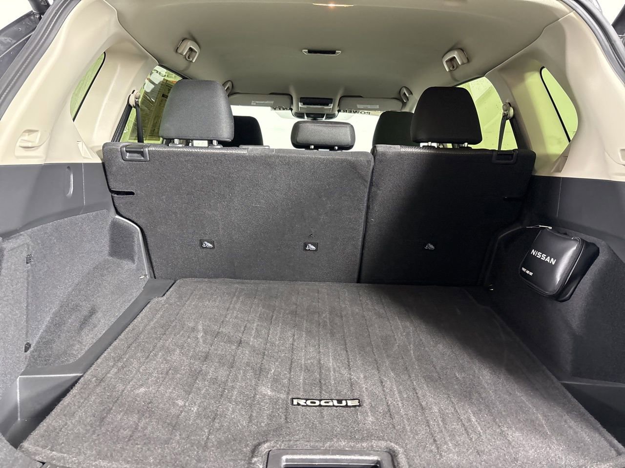 Used 2025 Nissan Rogue SV image 22