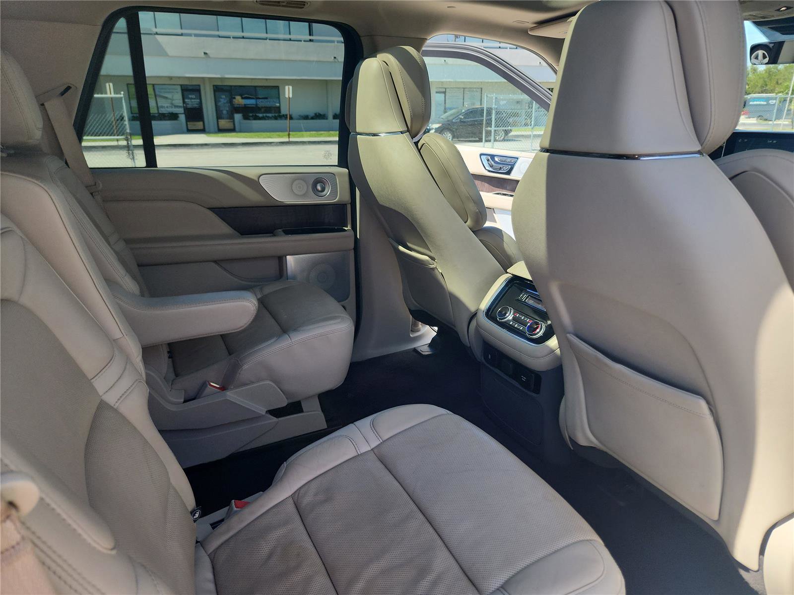 Certified 2020 Lincoln Navigator Reserve w/ Luxury Package RWD image 26