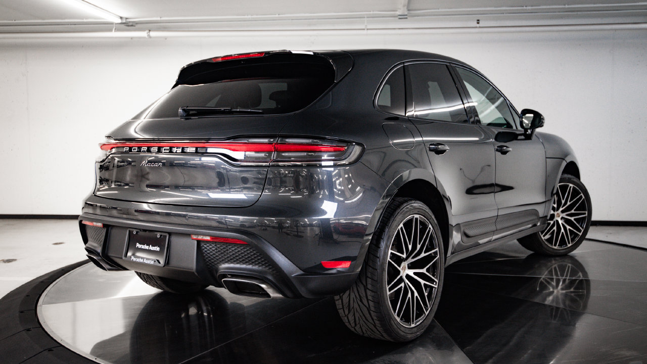 Certified 2023 Porsche Macan AWD/4WD image 7