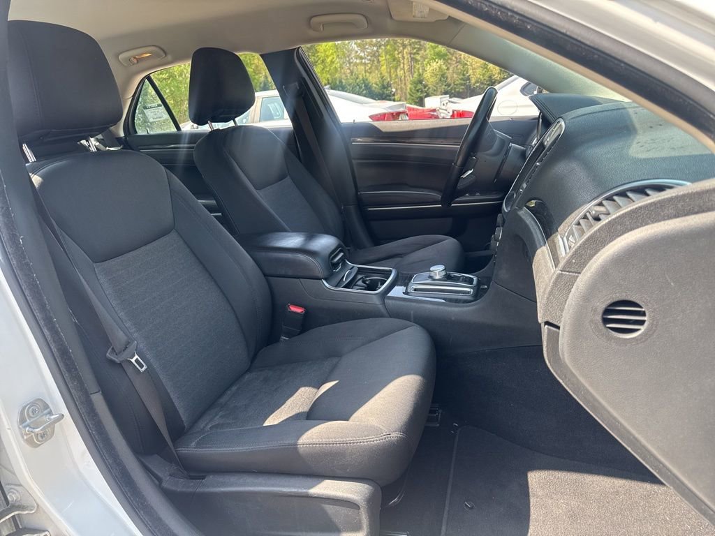 Used 2019 Chrysler 300 Touring w/ Sport Appearance Package image 8