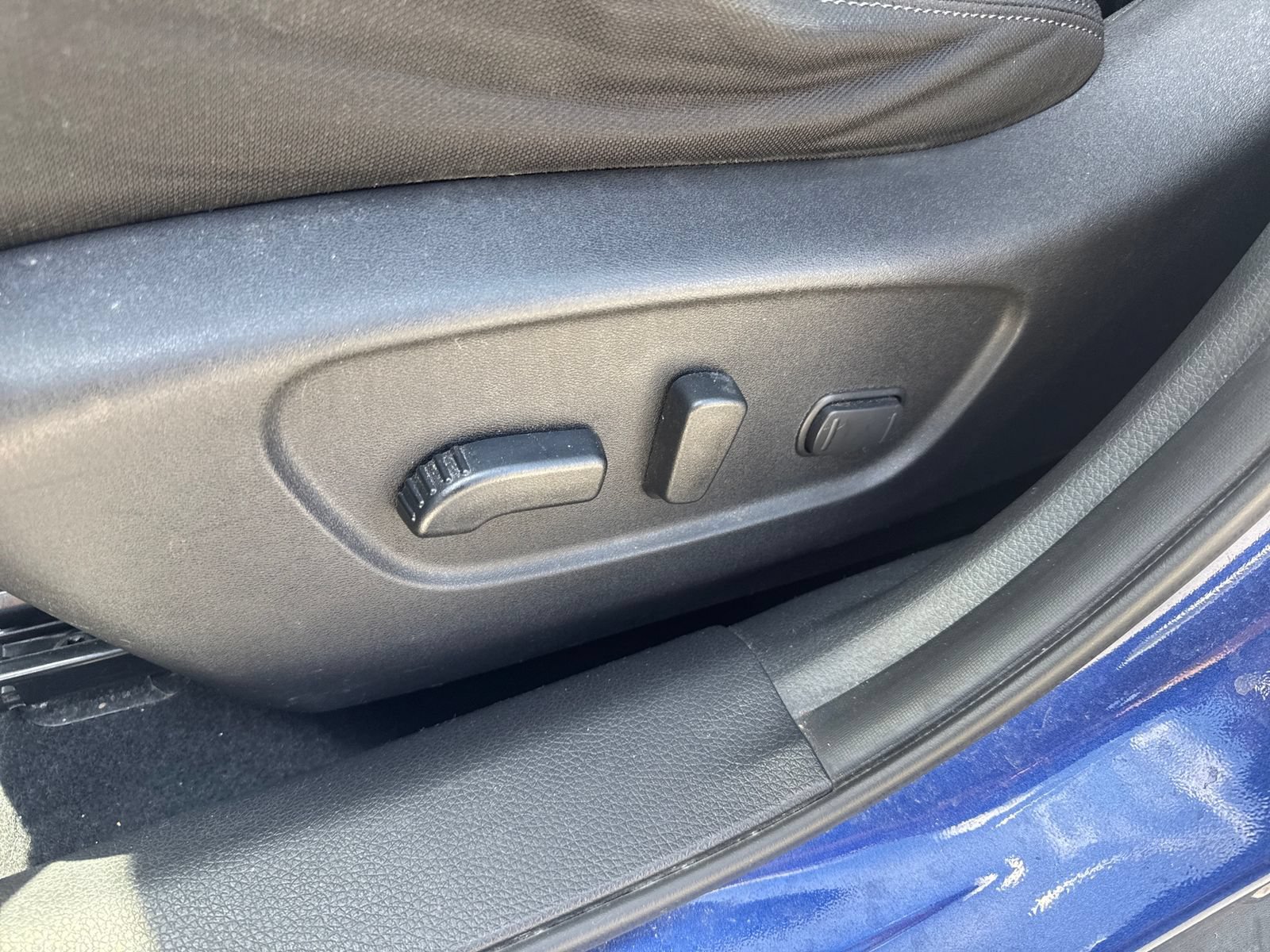 Used 2019 Nissan Rogue SV AWD/4WD image 34