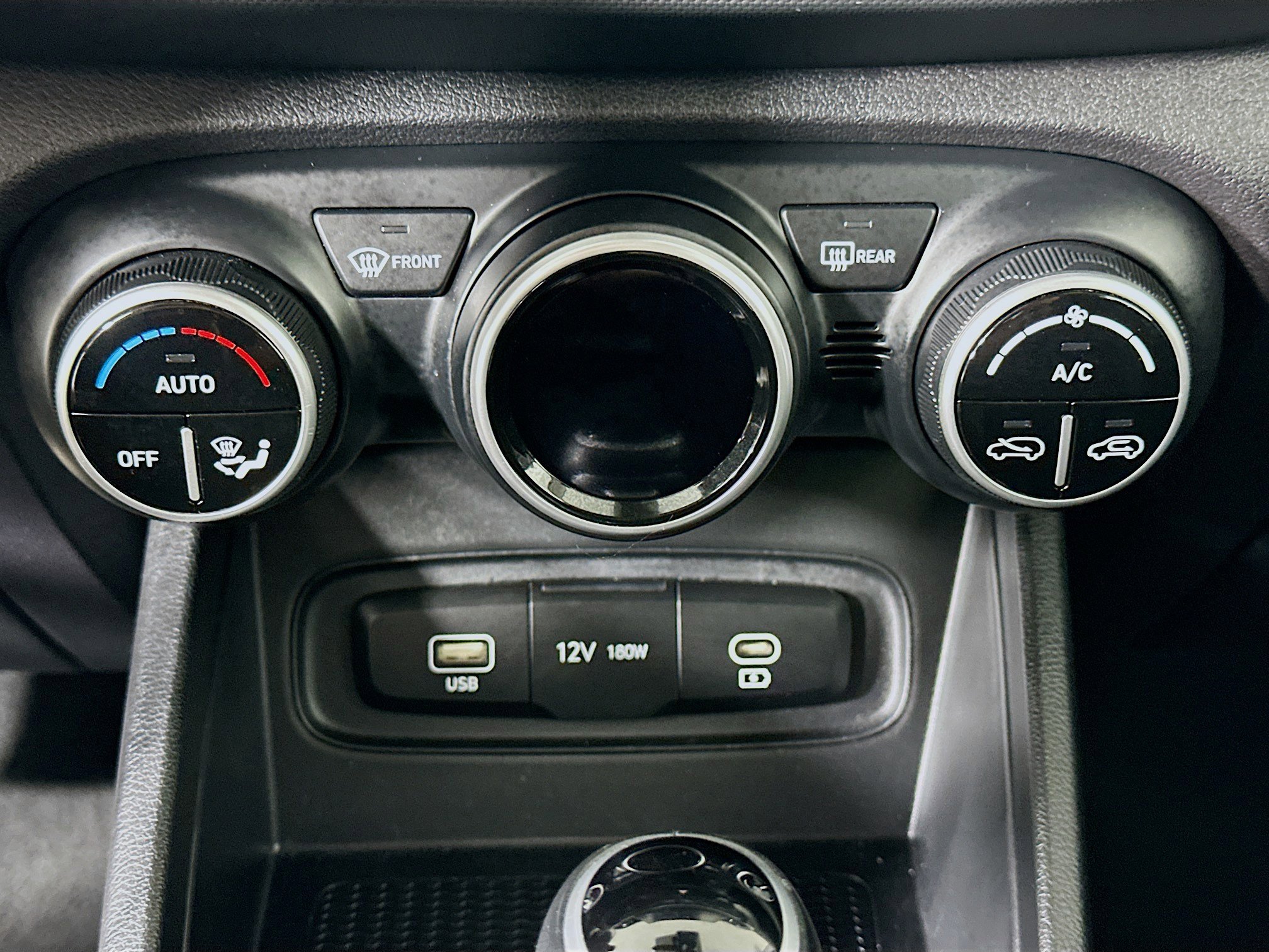 Used 2024 Hyundai Venue SEL image 23