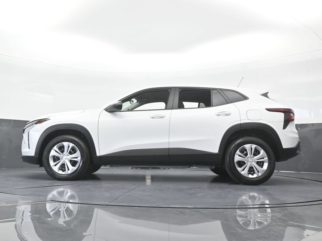 Used 2025 Chevrolet Trax LS FWD image 49