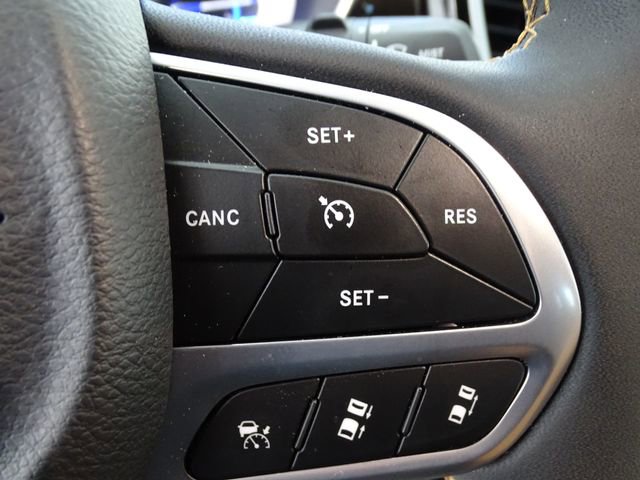 Certified 2023 Chrysler Pacifica Pinnacle image 9