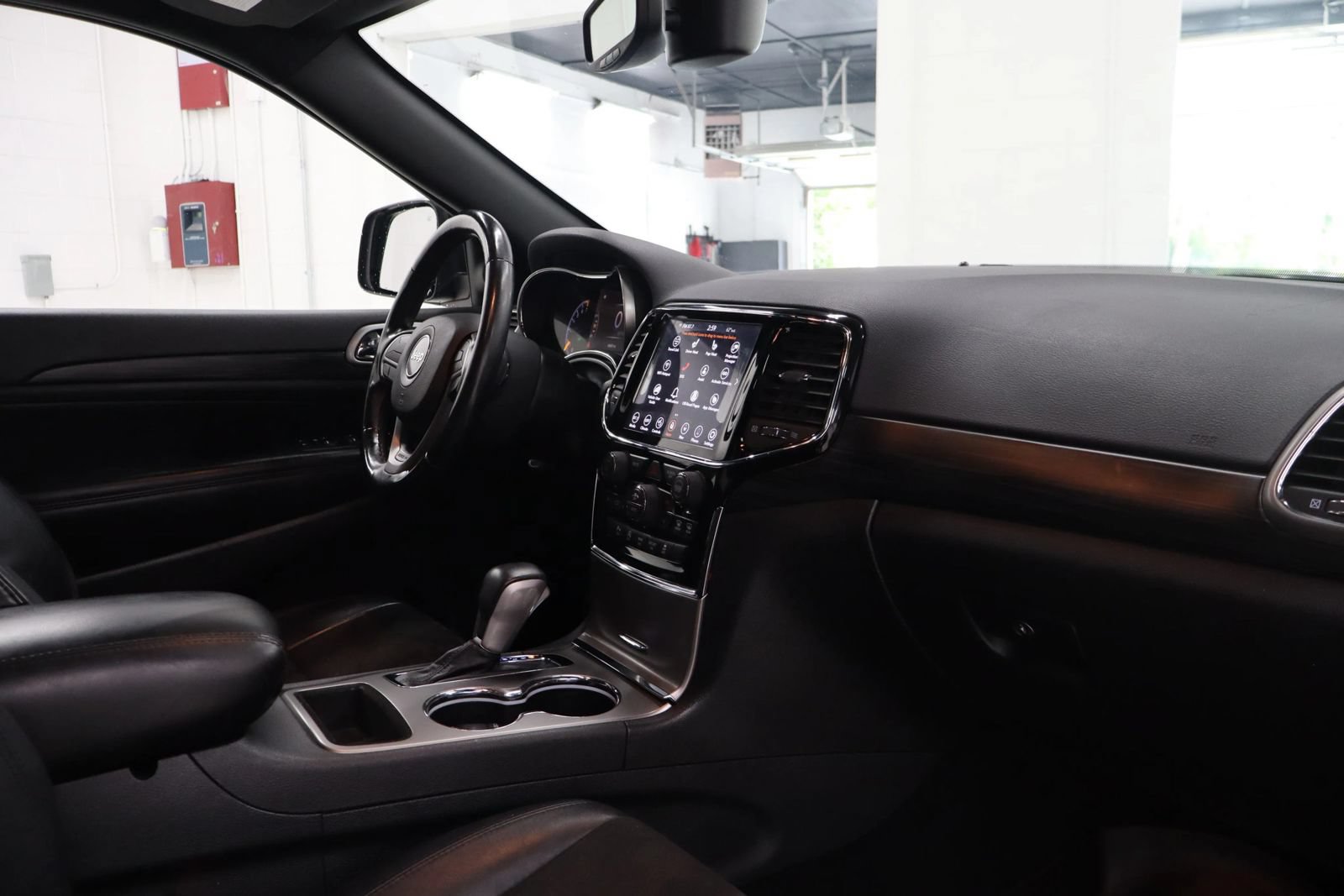Used 2019 Jeep Grand Cherokee Altitude AWD/4WD image 25