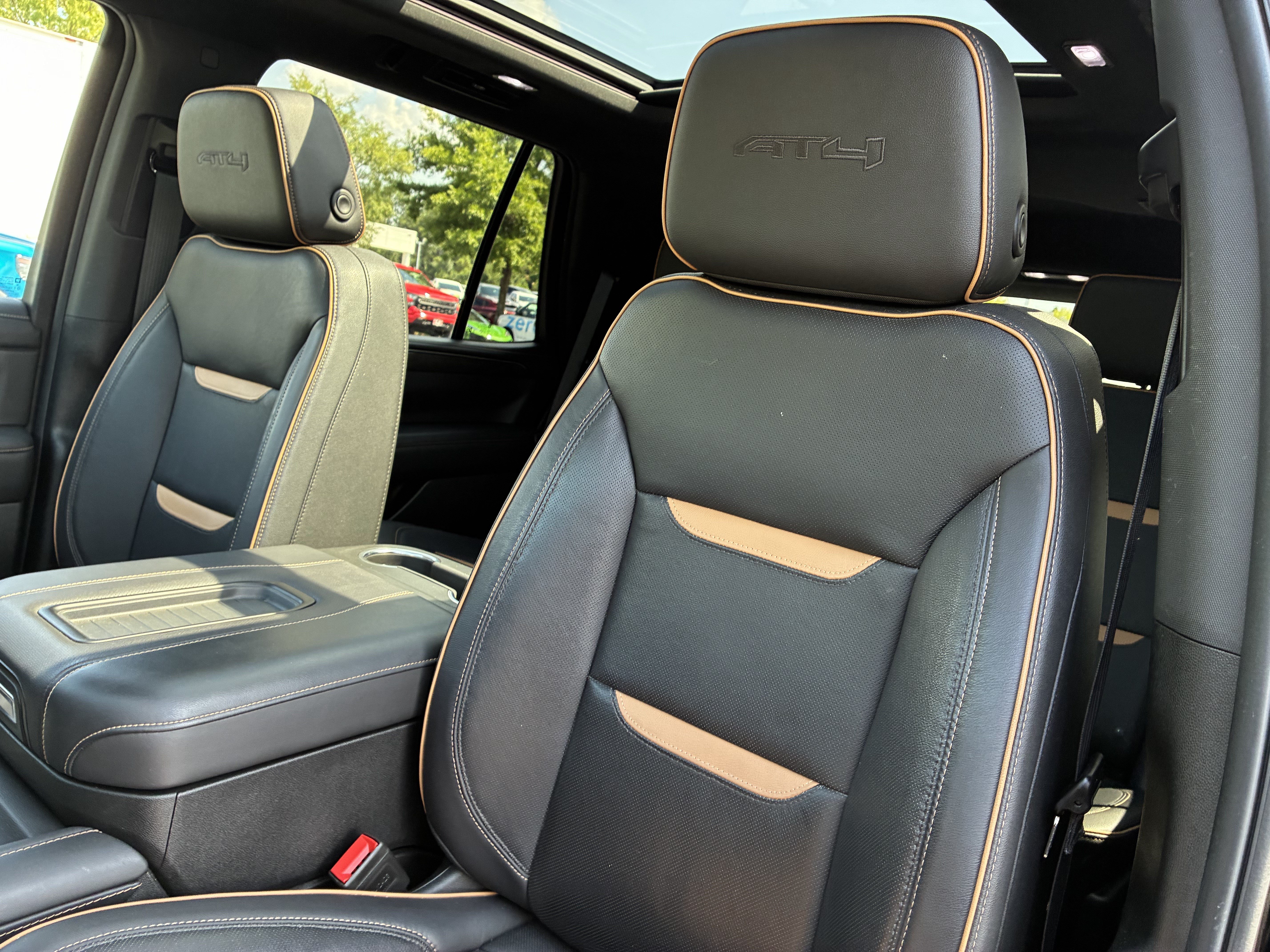 Used 2024 GMC Yukon AT4 AWD/4WD image 25