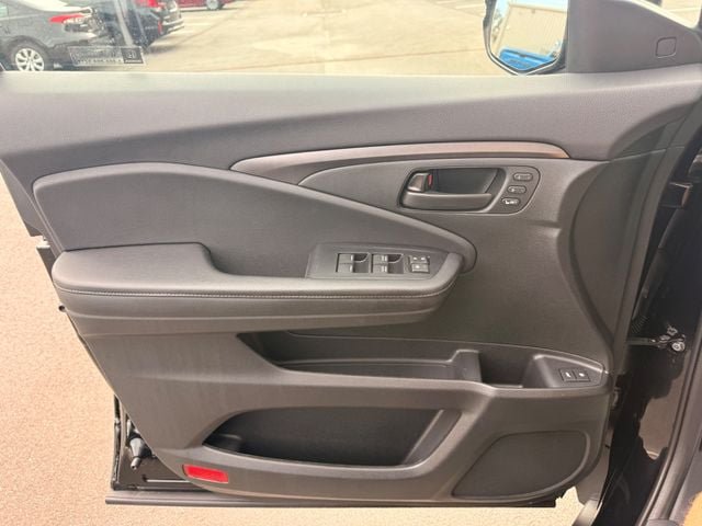 Used 2025 Honda Passport EX-L image 7