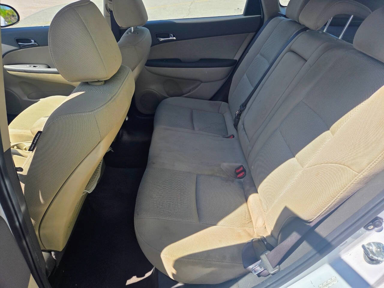 Used 2012 Hyundai Elantra w/ Preferred Pkg FWD image 12