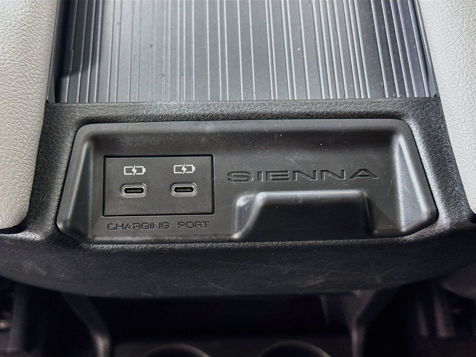 Certified 2025 Toyota Sienna XLE FWD image 37