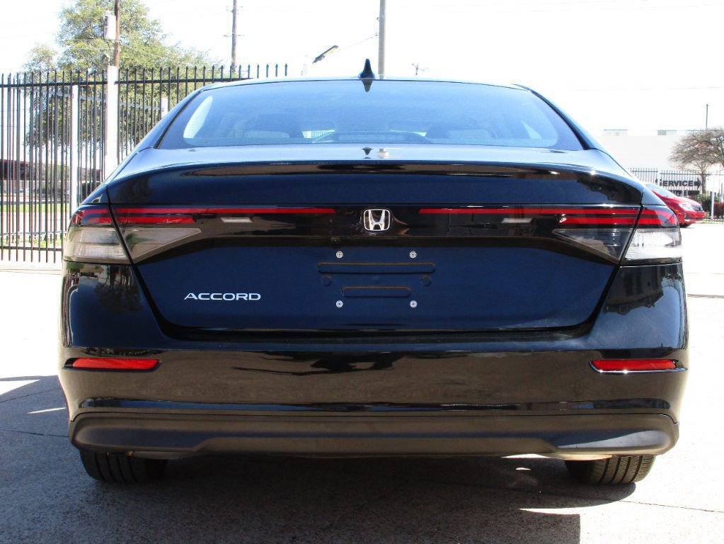Used 2025 Honda Accord SE image 7