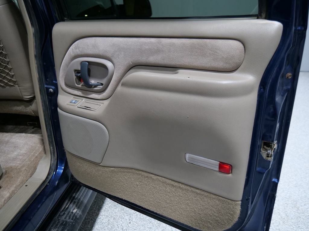 Used 1999 GMC Suburban 4WD w/ Marketing Opt Pkg 3 image 26