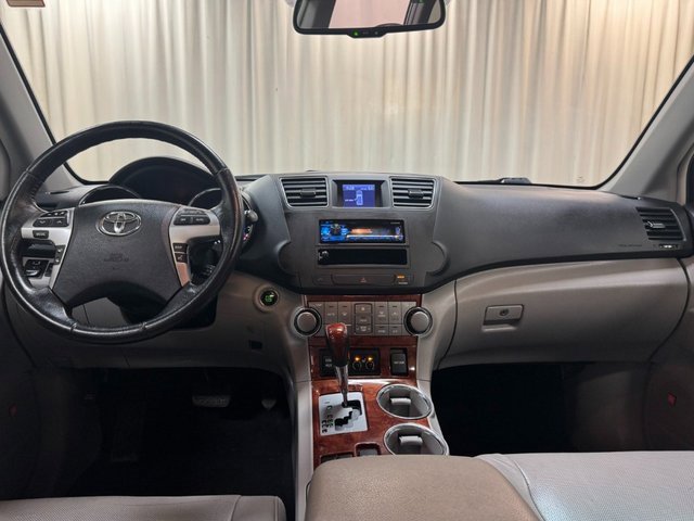 Used 2012 Toyota Highlander Limited image 24