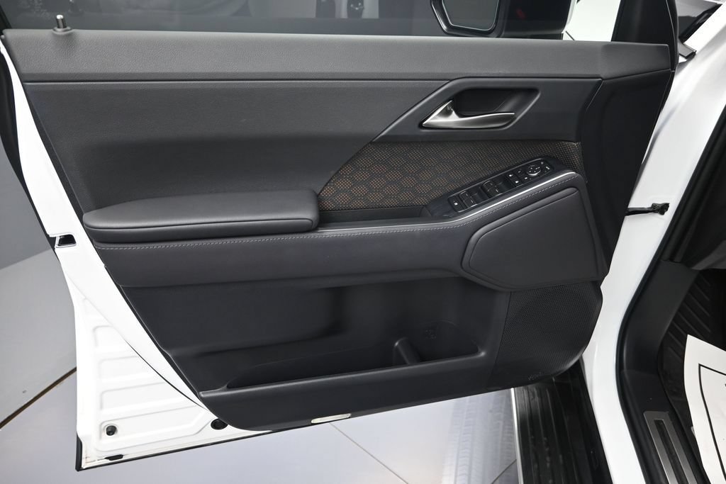 Used 2024 Lexus GX 550 w/ Accessory Package (31) AWD/4WD image 11