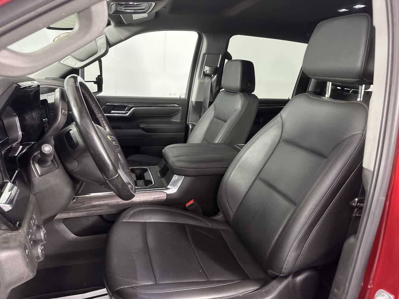 Used 2025 Chevrolet Silverado 3500 LTZ w/ LTZ Convenience Package AWD/4WD image 13