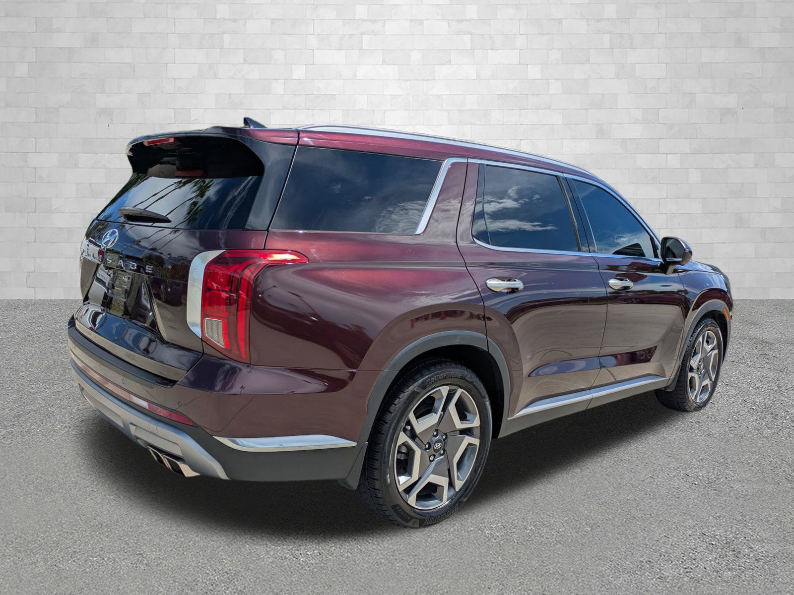 Used 2023 Hyundai Palisade Limited FWD image 2