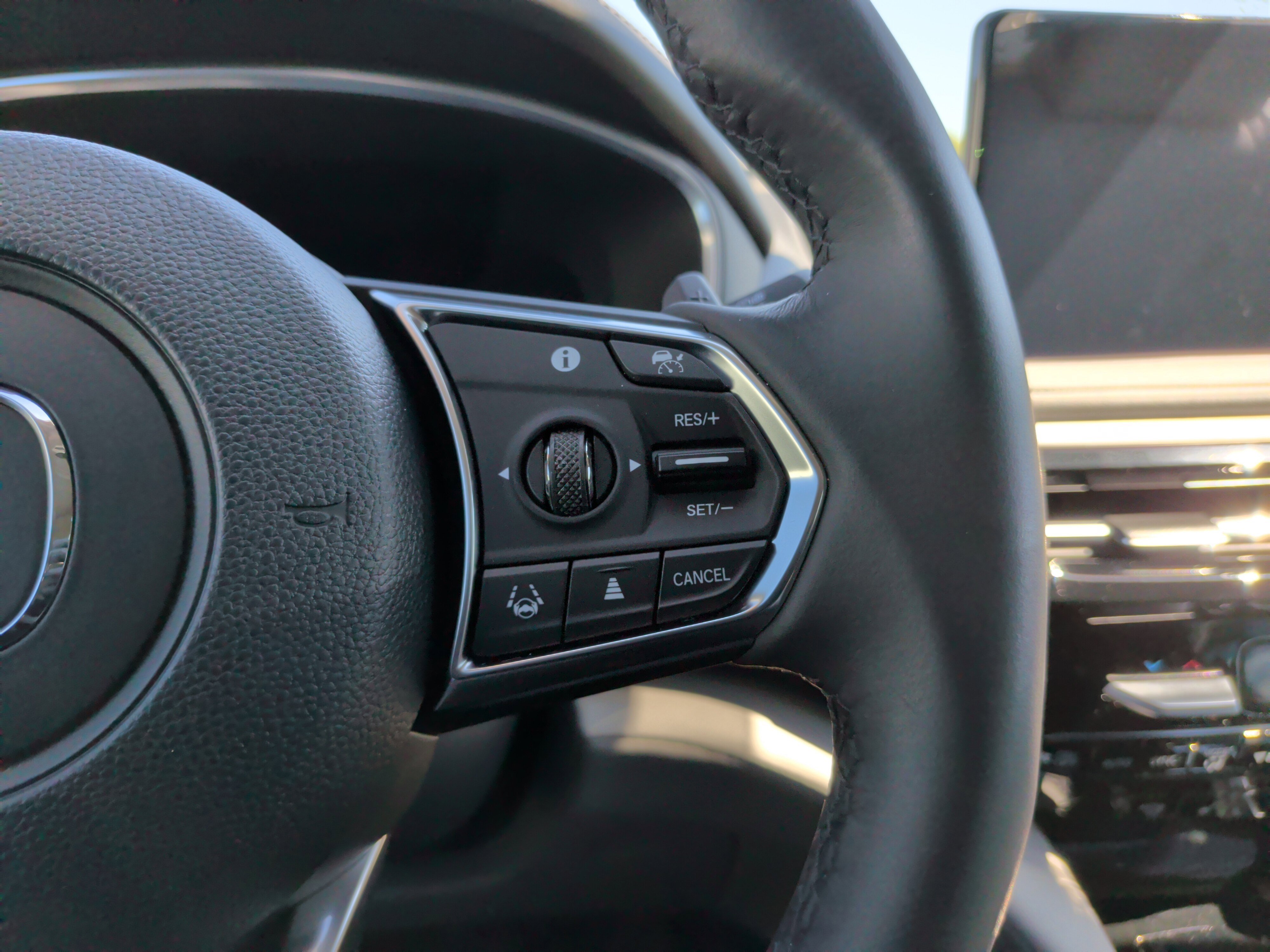 Used 2025 Acura MDX SH-AWD w/ Technology Package image 24