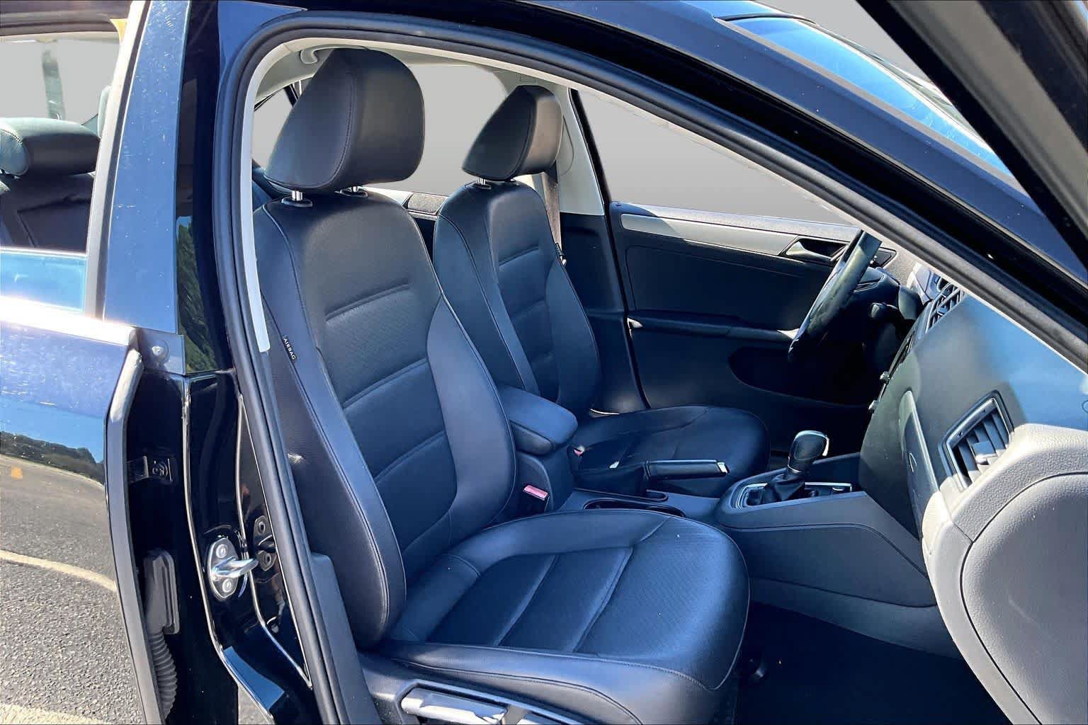 Used 2015 Volkswagen Jetta SE FWD image 9
