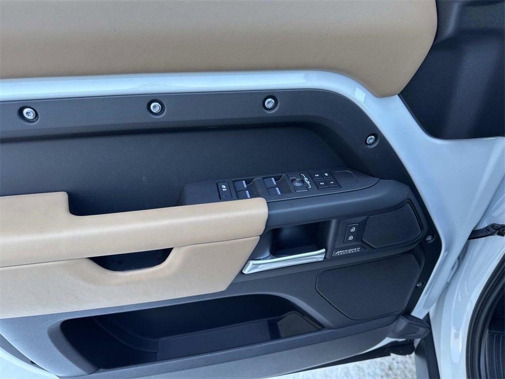 New 2026 Land Rover Defender 110 X-Dynamic SE image 17