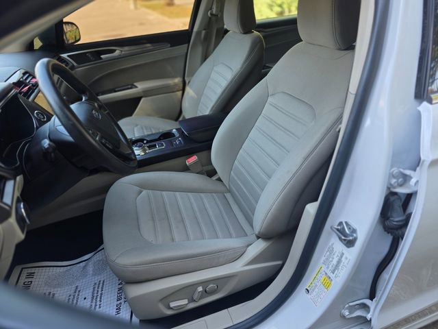 Used 2020 Ford Fusion SE image 32