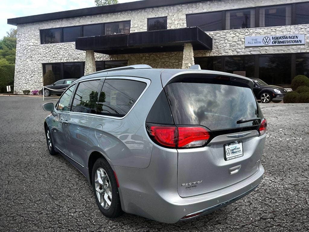 Used 2020 Chrysler Pacifica Limited w/ Advanced Safetytec Group FWD image 5