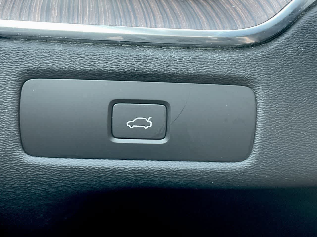 Used 2023 Volvo XC60 B5 Ultimate AWD/4WD image 35